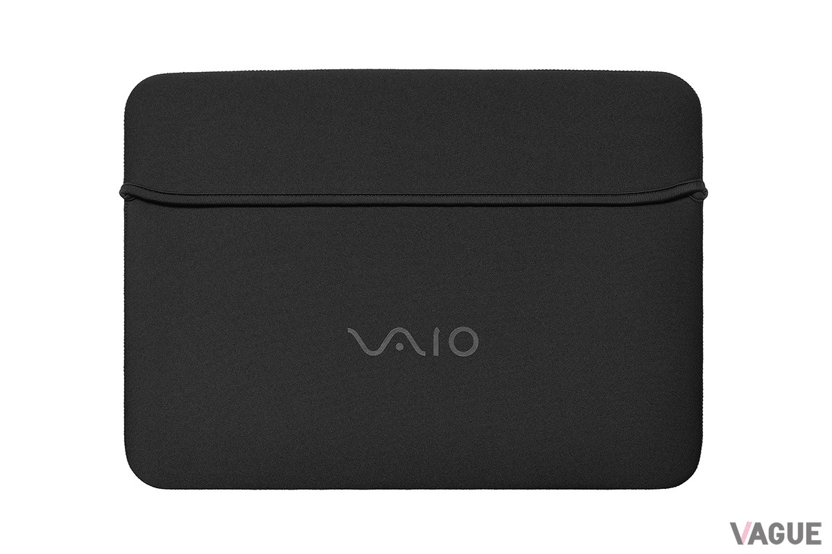 VAIO F14、F16用アクセサリーとして登場する「ソフトインナーケース」（3300円、PCとの同時購入の場合3000円、消費税込）。同じく7月1日より発売