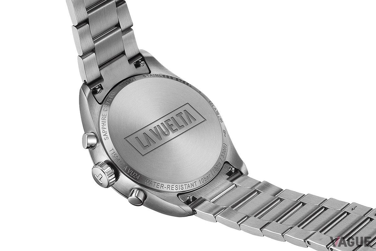 316Lステンレススチール製のケース。径40mm。10気圧の防水性能を備える