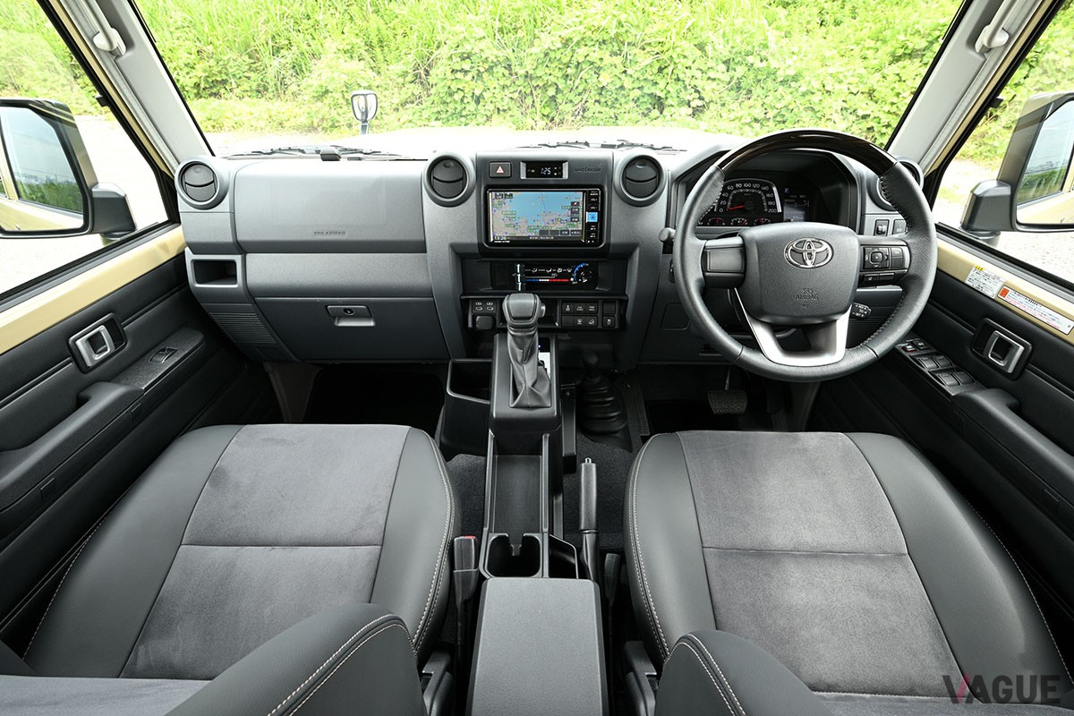 大幅にモダナイズされたものの、イマドキのクルマとは明確に感覚が異なるトヨタ新型「ランドクルーザー70」