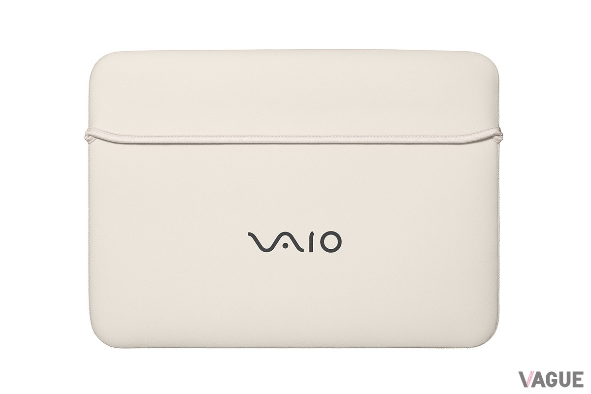 VAIO F14、F16用アクセサリーとして登場する「ソフトインナーケース」（3300円、PCとの同時購入の場合3000円、消費税込）。同じく7月1日より発売