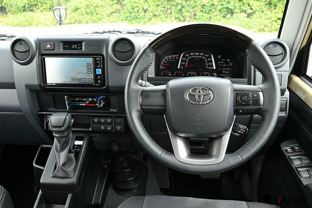 大幅にモダナイズされたものの、イマドキのクルマとは明確に感覚が異なるトヨタ新型「ランドクルーザー70」