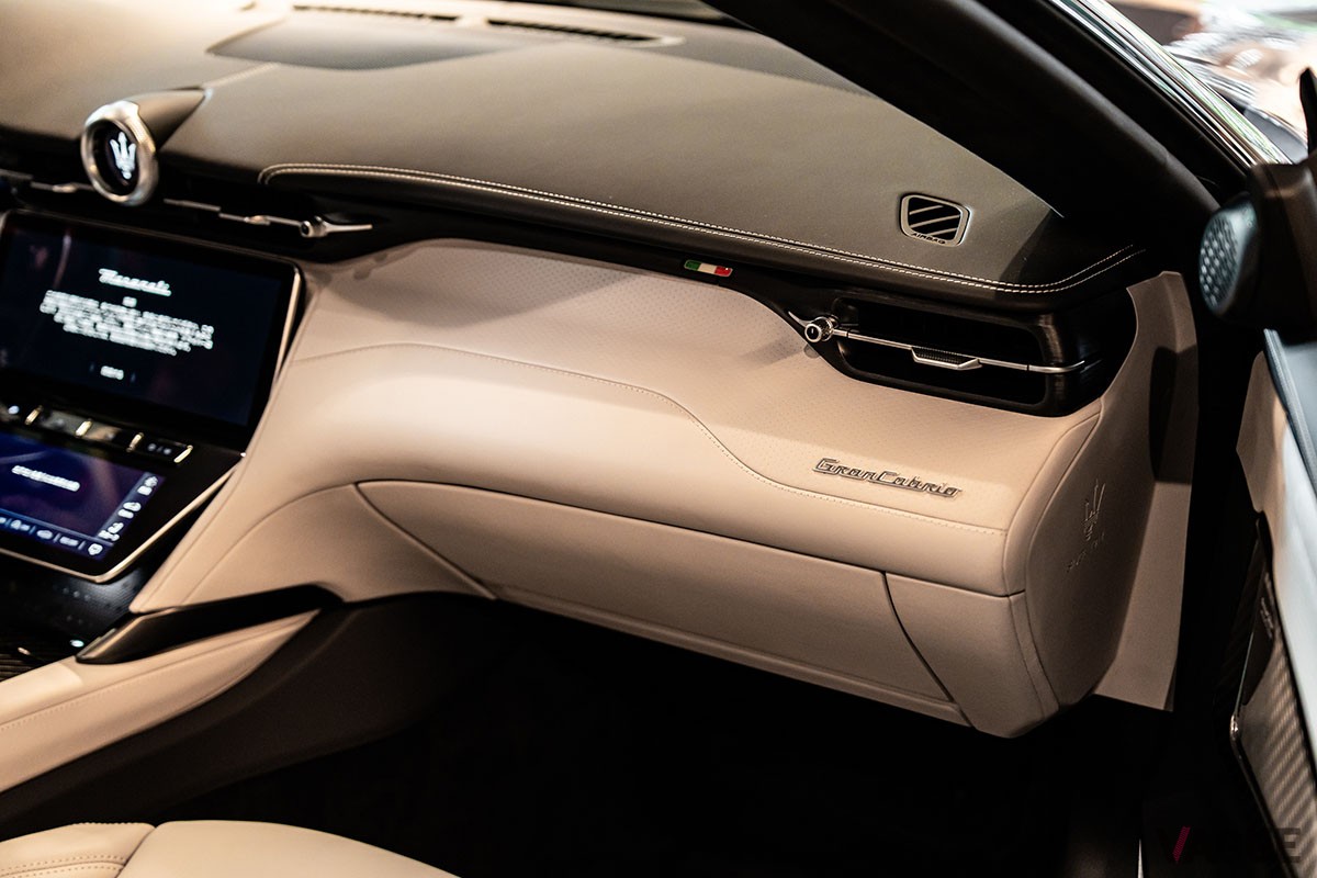 日本初公開を果たしたマセラティの美しい4シーターオープン新型「グランカブリオ」