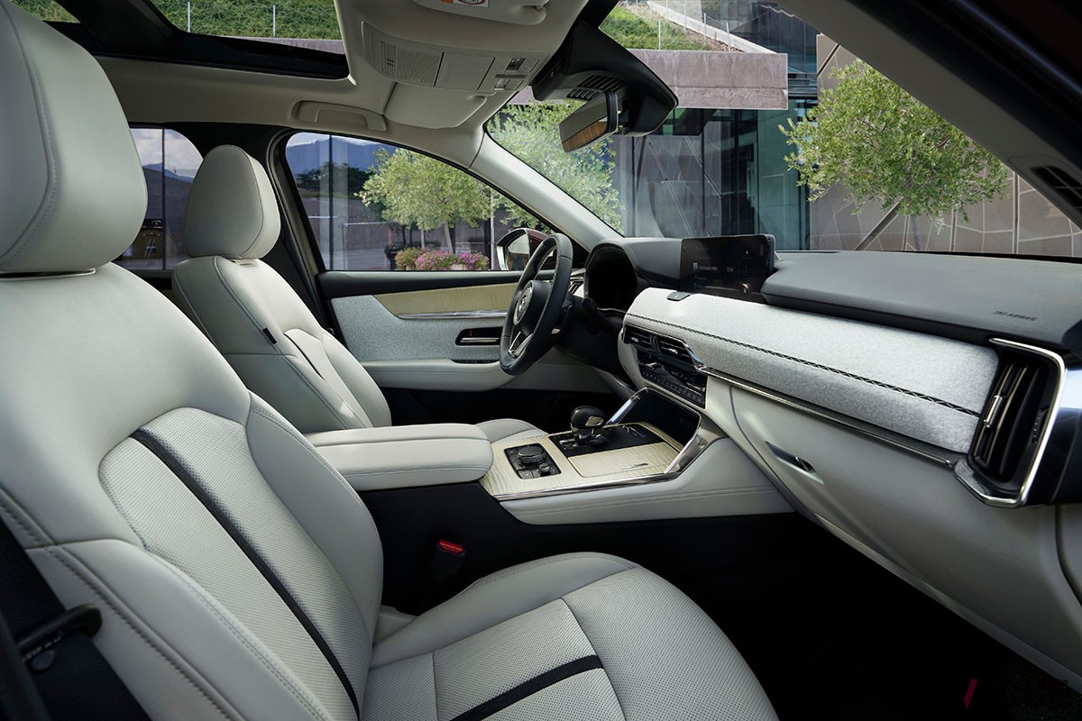 「CX-60」と同様、豪華でおしゃれなインテリアも見どころのマツダ新型「CX-80」