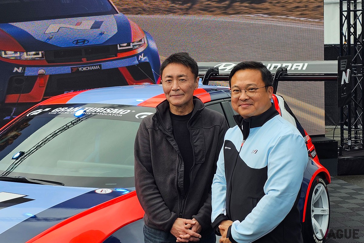 『グランツーリスモ』シリーズの生みの親である山内一典氏と「N」ブランドを牽引するジューン・パーク氏