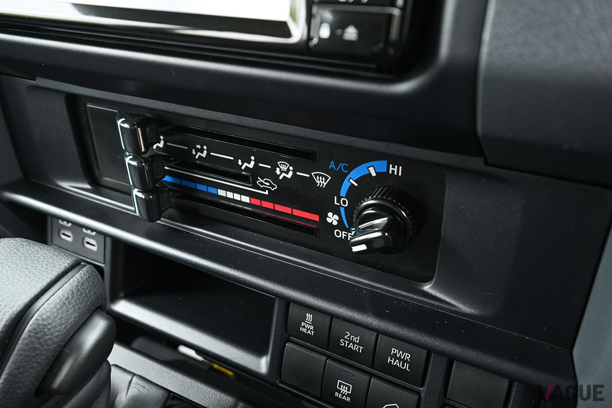 大幅にモダナイズされたものの、イマドキのクルマとは明確に感覚が異なるトヨタ新型「ランドクルーザー70」