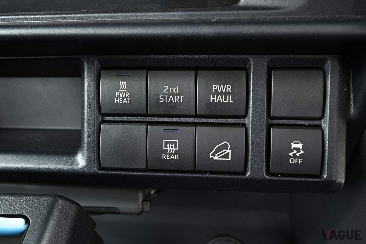 大幅にモダナイズされたものの、イマドキのクルマとは明確に感覚が異なるトヨタ新型「ランドクルーザー70」