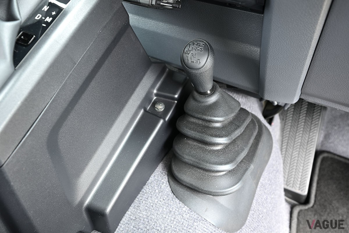 大幅にモダナイズされたものの、イマドキのクルマとは明確に感覚が異なるトヨタ新型「ランドクルーザー70」