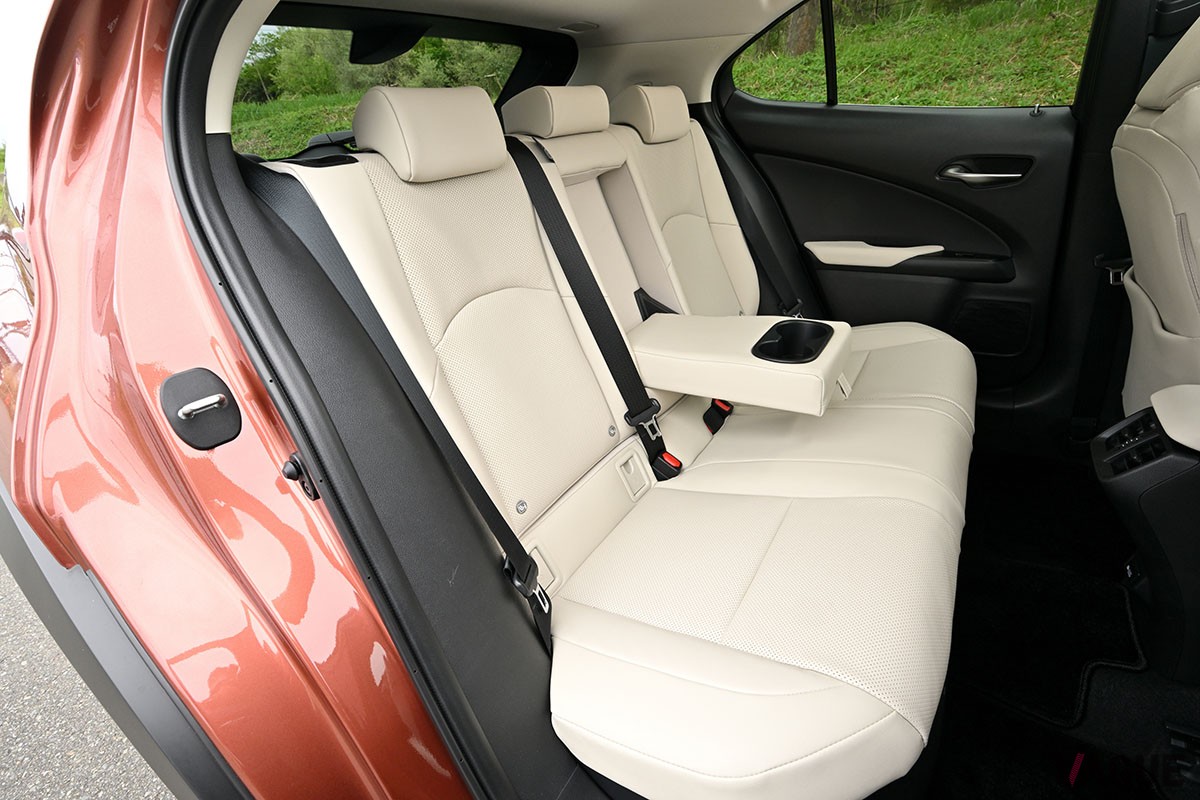 レクサス新型「UX」