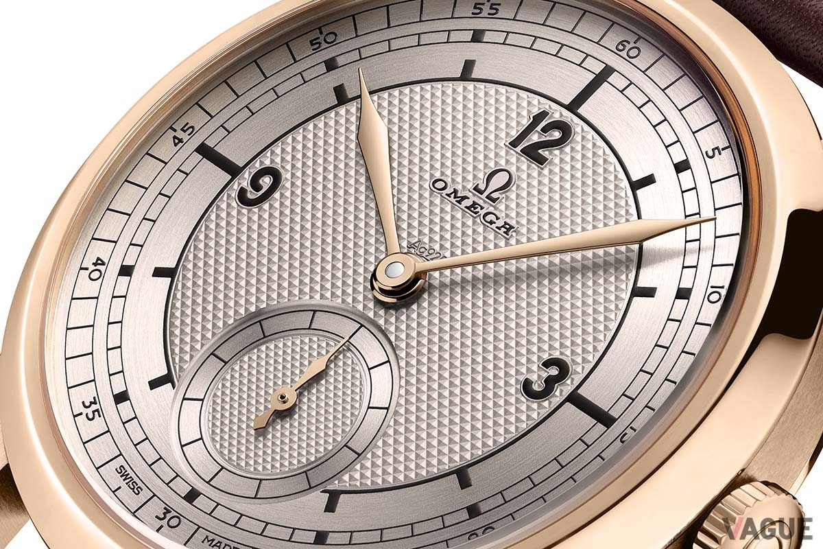 Ag925シルバーにダークグレーを配色したシックなダイヤル。メインダイヤルとサブダイヤルとでクル・ド・パリのピッチが異なるなどきめ細かなこだわりが細部に宿る