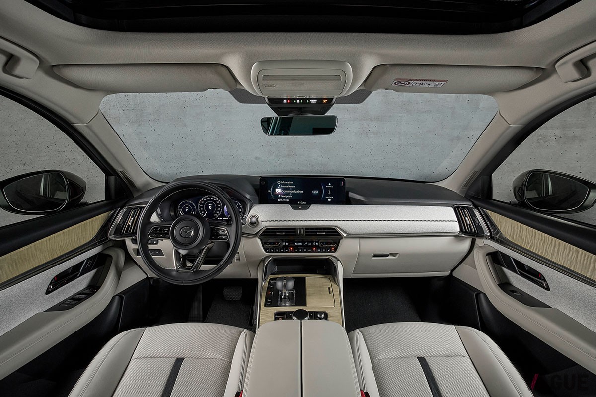 レジャーシーンにおいても活躍しそうなラゲッジスペースを備えたマツダ新型「CX-80」