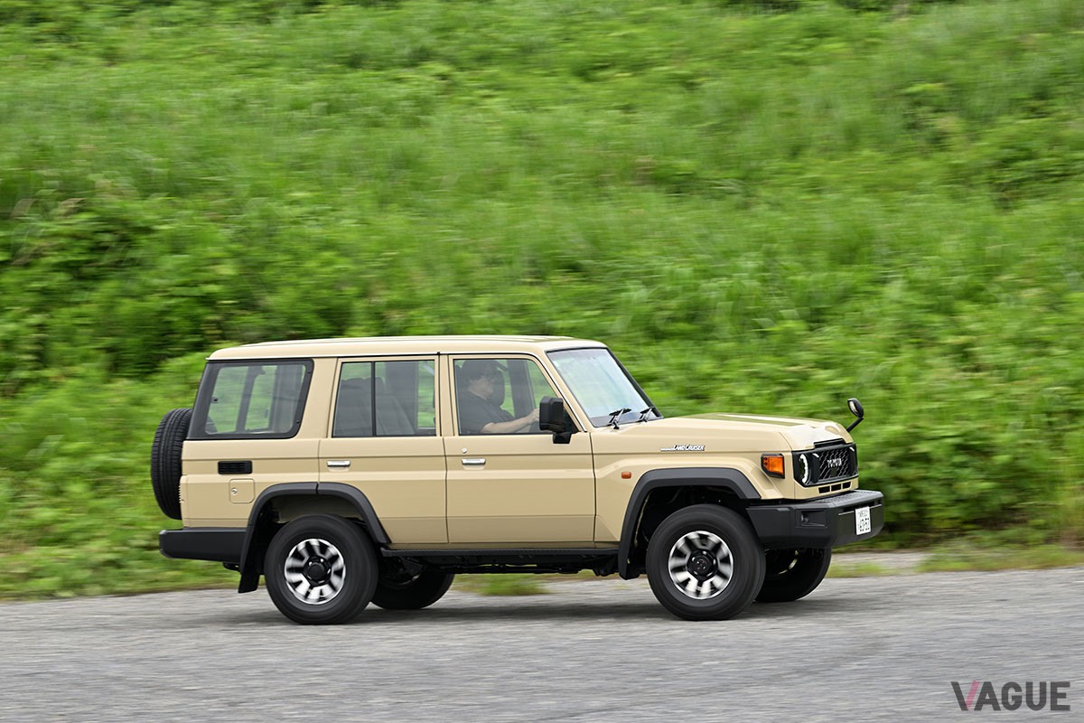 大幅にモダナイズされたものの、イマドキのクルマとは明確に感覚が異なるトヨタ新型「ランドクルーザー70」