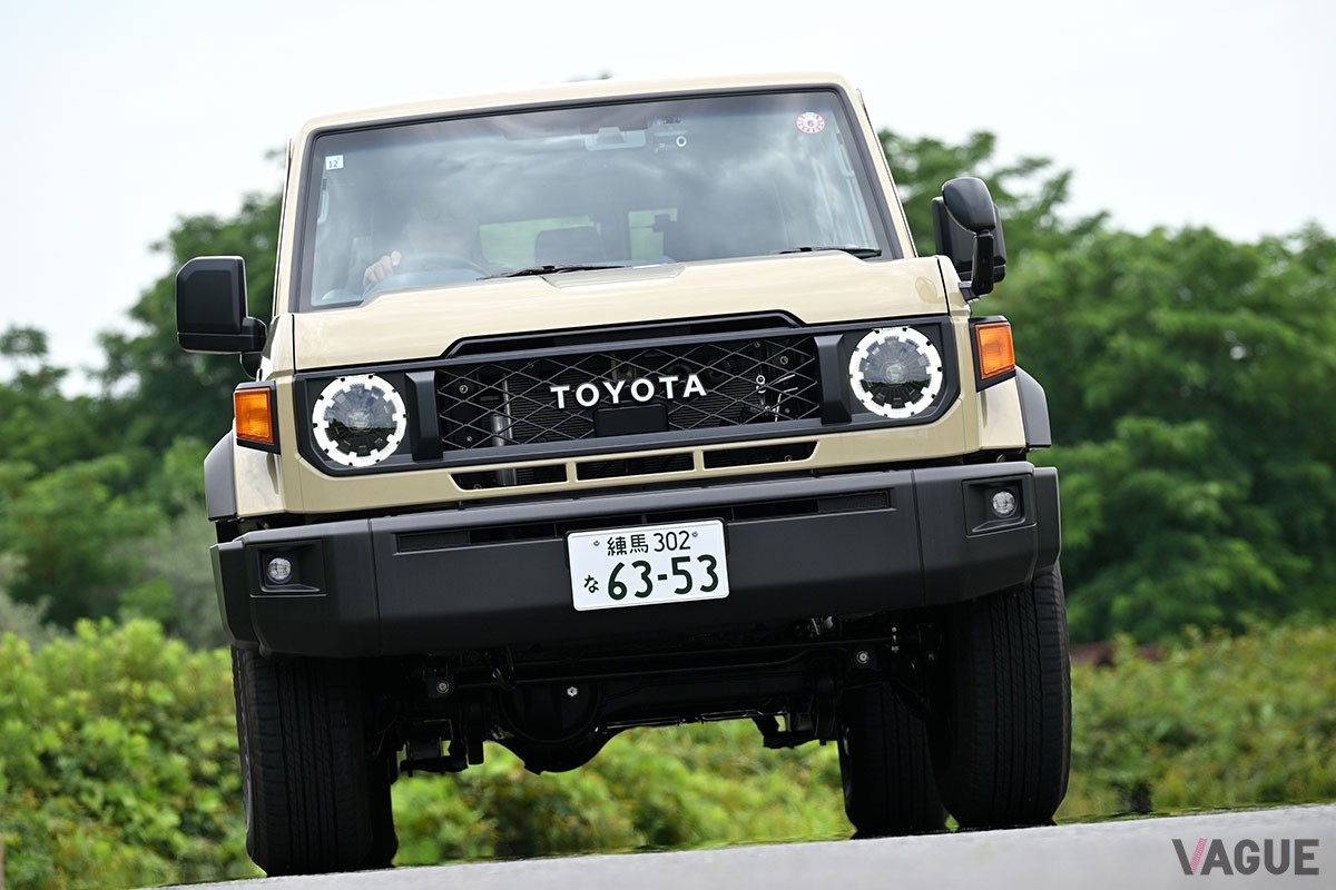 大幅にモダナイズされたものの、イマドキのクルマとは明確に感覚が異なるトヨタ新型「ランドクルーザー70」