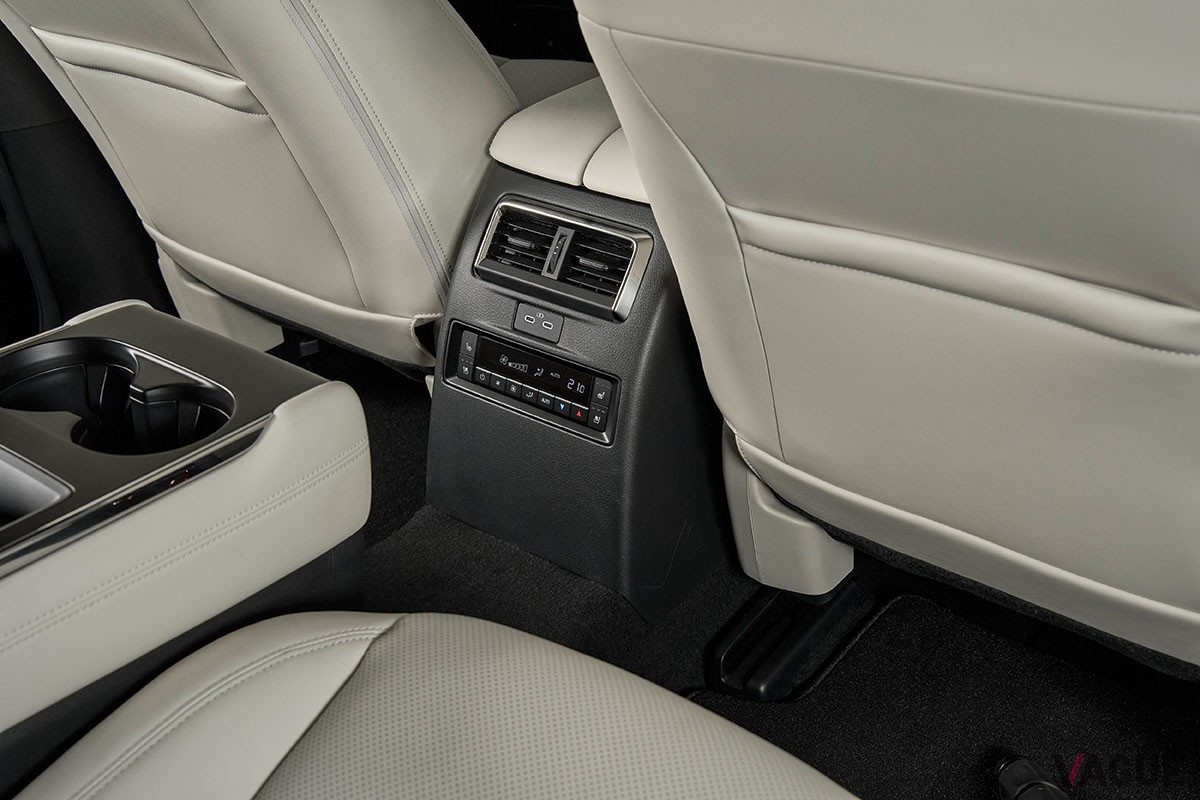 「CX-60」と同様、豪華でおしゃれなインテリアも見どころのマツダ新型「CX-80」