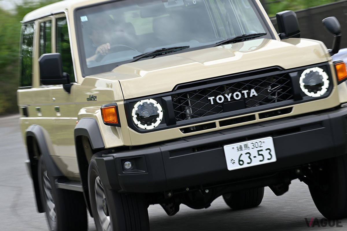 大幅にモダナイズされたものの、イマドキのクルマとは明確に感覚が異なるトヨタ新型「ランドクルーザー70」