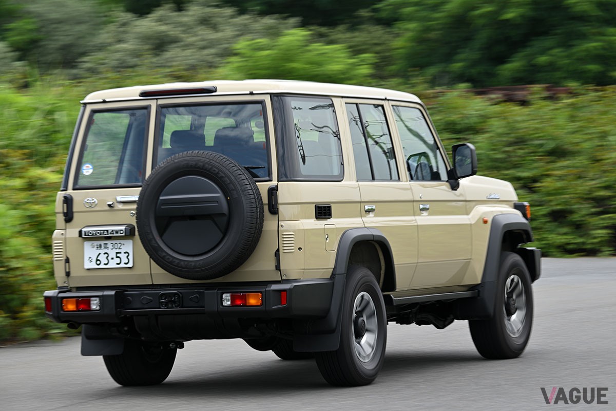 大幅にモダナイズされたものの、イマドキのクルマとは明確に感覚が異なるトヨタ新型「ランドクルーザー70」
