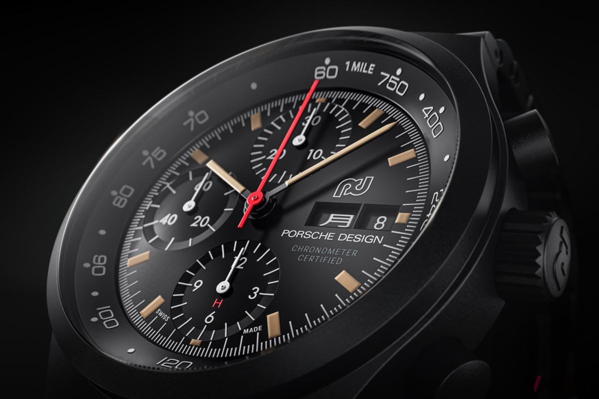 日本語対応の曜日表示に注目。時計、スポーツカーともに愛好家の多い日本との結びつきを表現