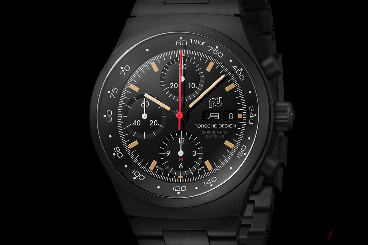 ポルシェデザインレッドで染まった「H」ロゴとセンター針