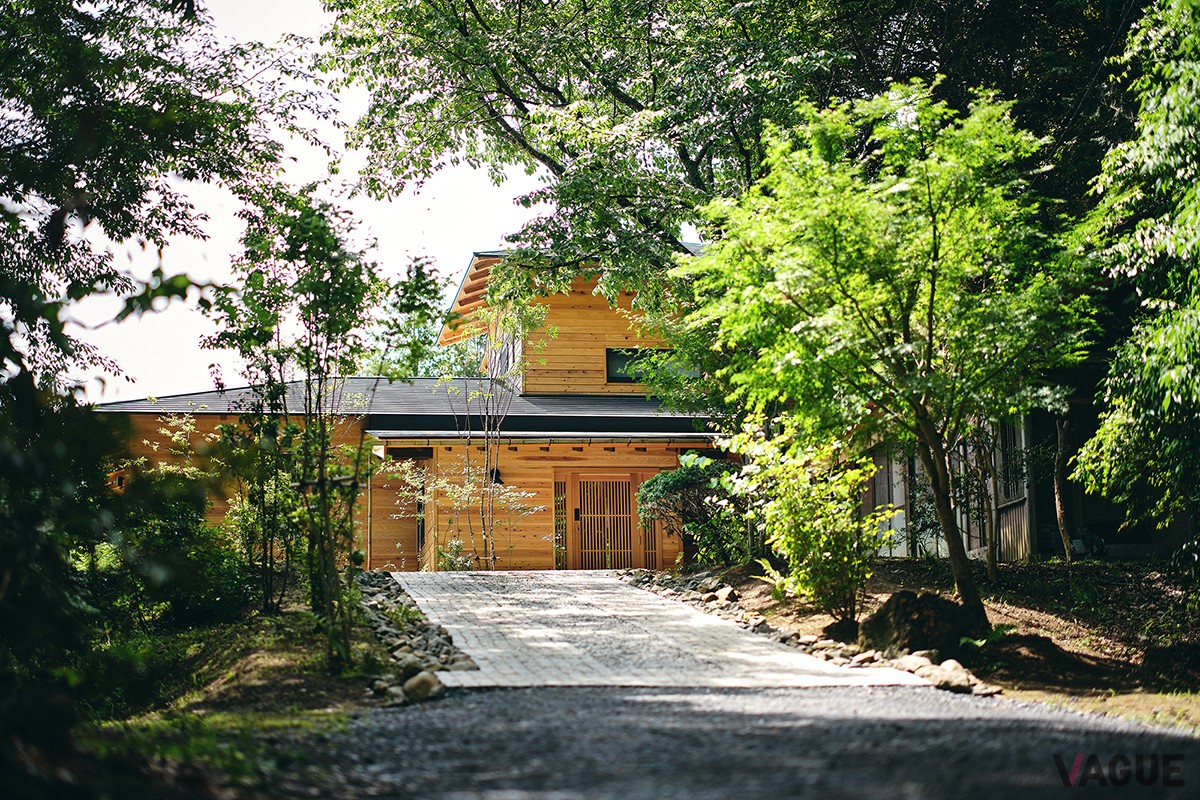 霞ヶ浦を望む高台にあった飲食店を改装