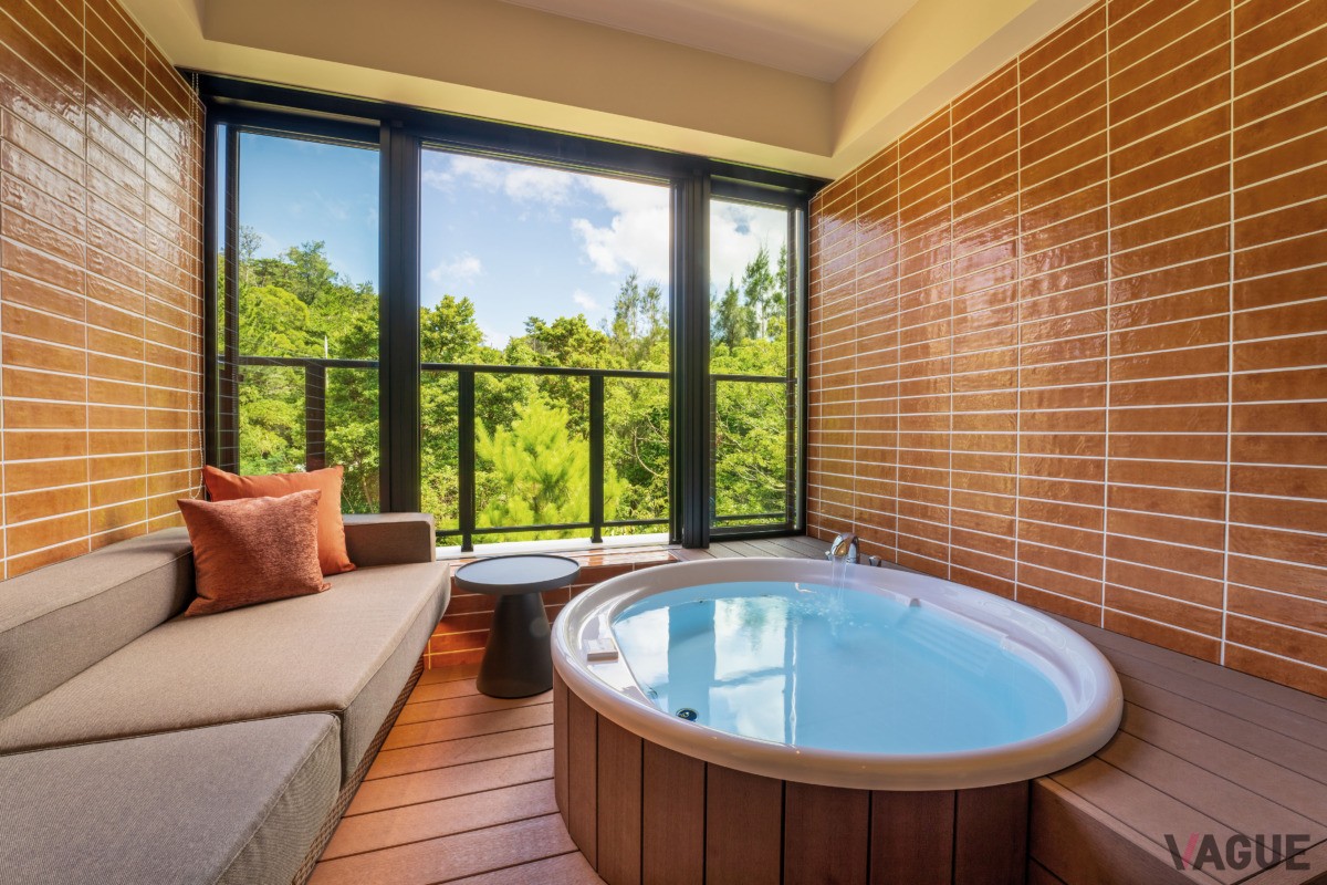 やんばるの森を望む開放的なジェットバス