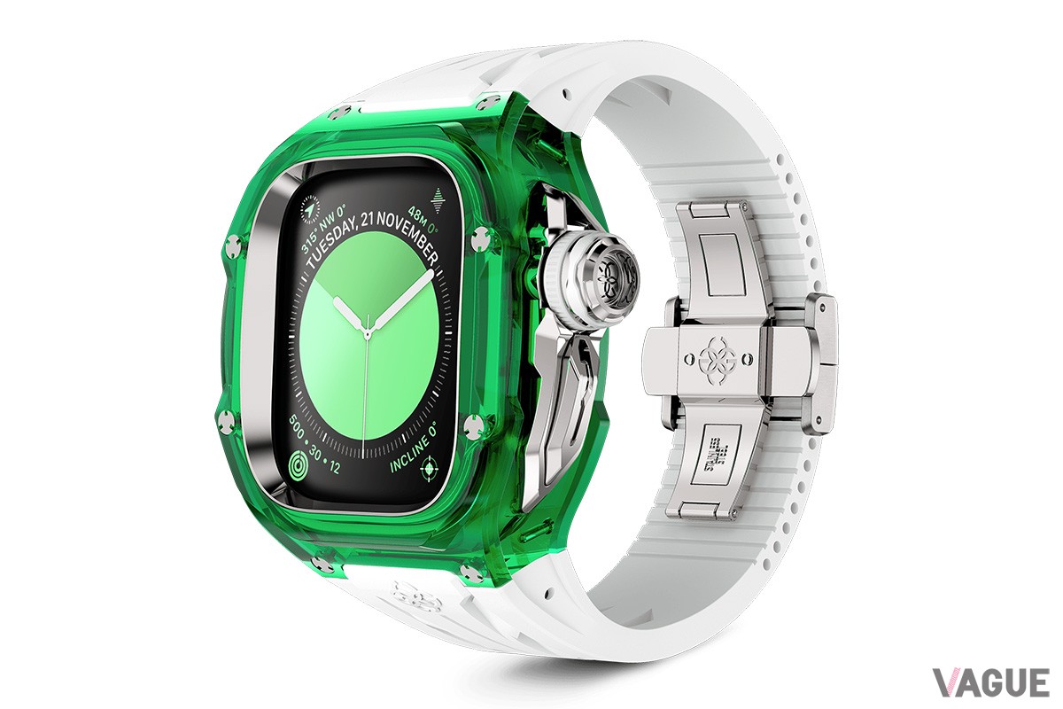 「CRYSTAL III EDITION　49MM」。いつ見ても新鮮な気分になれるSapphire Green