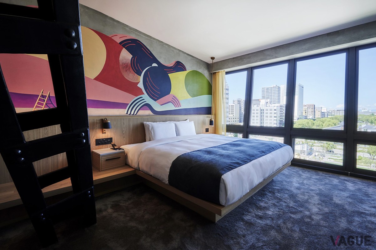 客室やホテルのあちらこちらにあるアートやクラフト