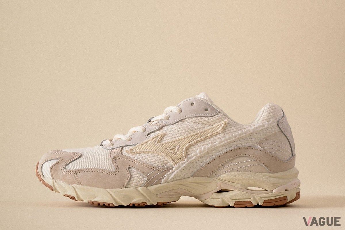 「SASHIKO PACK WAVE RIDER 10」。現代の機能的なシューズと伝統技法が融合