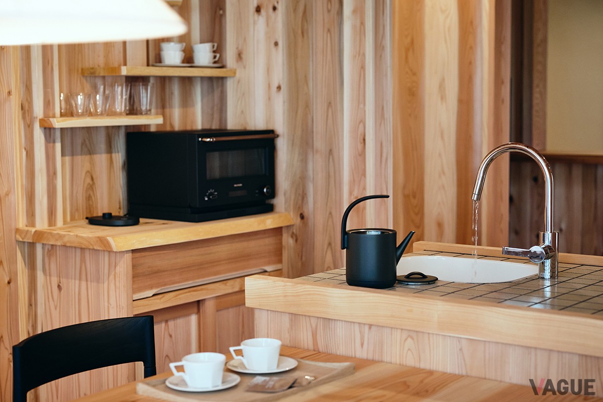 ダイニングのテーブルにはキッチンを完備