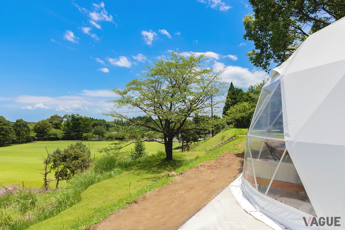 自然と調和する快適な空間での特別な体験をお届けするグランピングドームテント