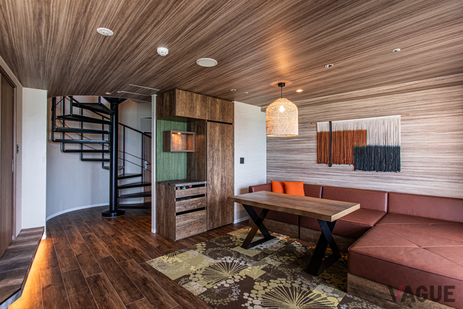 螺旋階段でつながるメゾネットタイプのスイートルーム