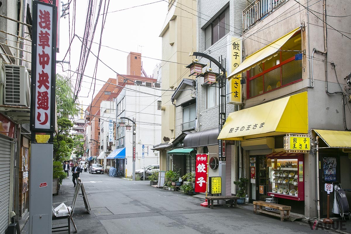 浅草中央通り沿い。銀座線浅草駅6番出口から、徒歩3分ほどの場所にある