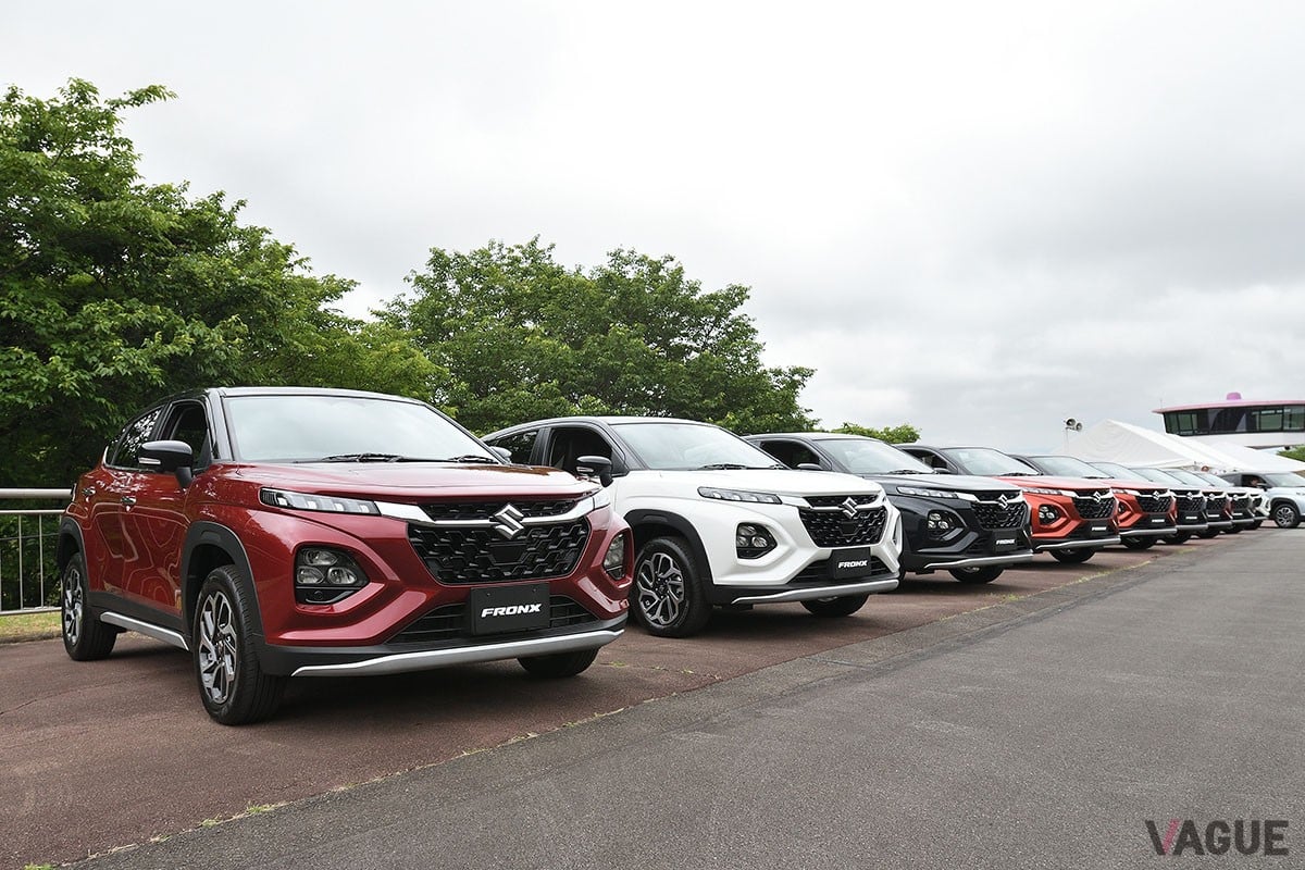 サイズを感じさせない広々としたリアシートが魅力的なスズキ新型「フロンクス」