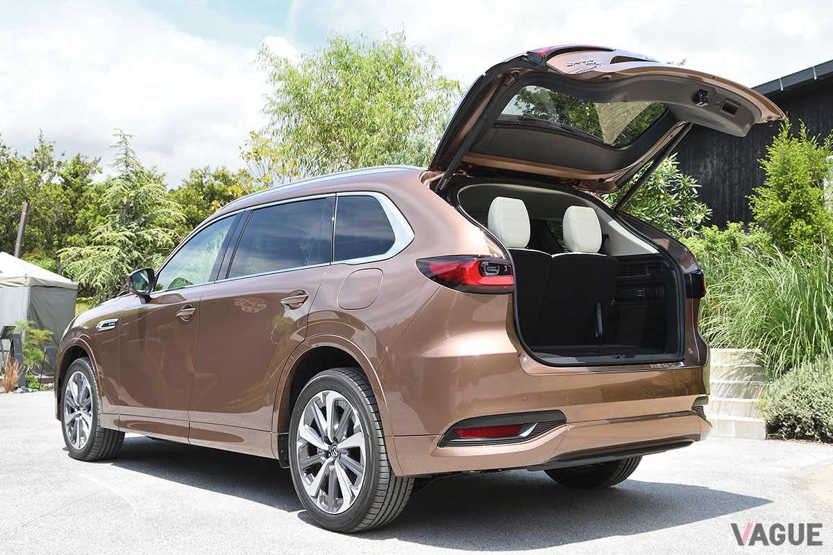 マツダ新型「CX-80」のリアシートは快適？ ラゲッジスペースは使える
