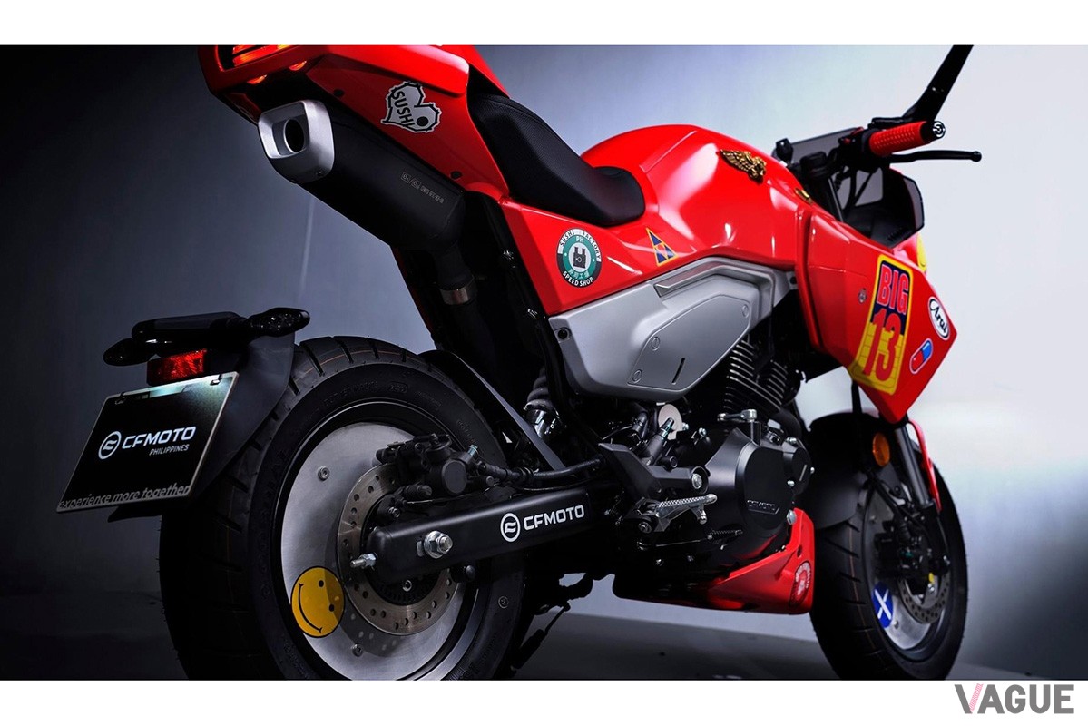 デュアルヘッドライトやセンター出しマフラーなどはベースモデルと同様（C）13 LUCKY MONKEY