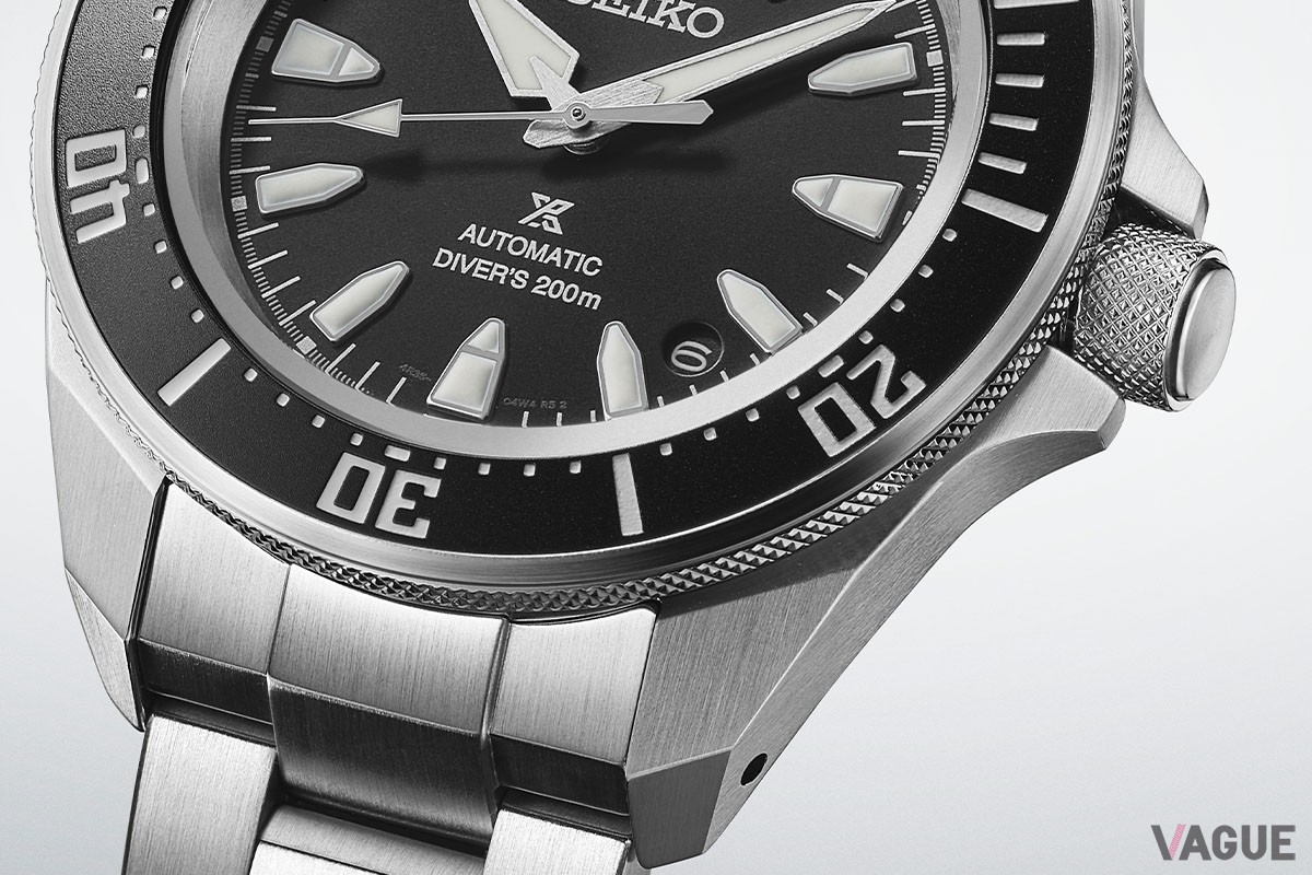 内側に向かって刀で削ぎ落とすように絞り込まれる造形が美しいラグ部分