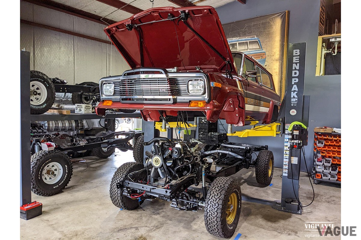 ラダーフレームから一新されており、中身は現代のモデルと同様のクオリティ（C）Facebook『Vigilante 4×4』