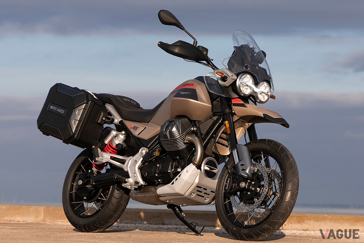 人気の「V85TT」をベースに、走行性能や快適性、ウインドプロテクション性能をさらに向上させたモト・グッツィの新モデル「V85TTトラベル」