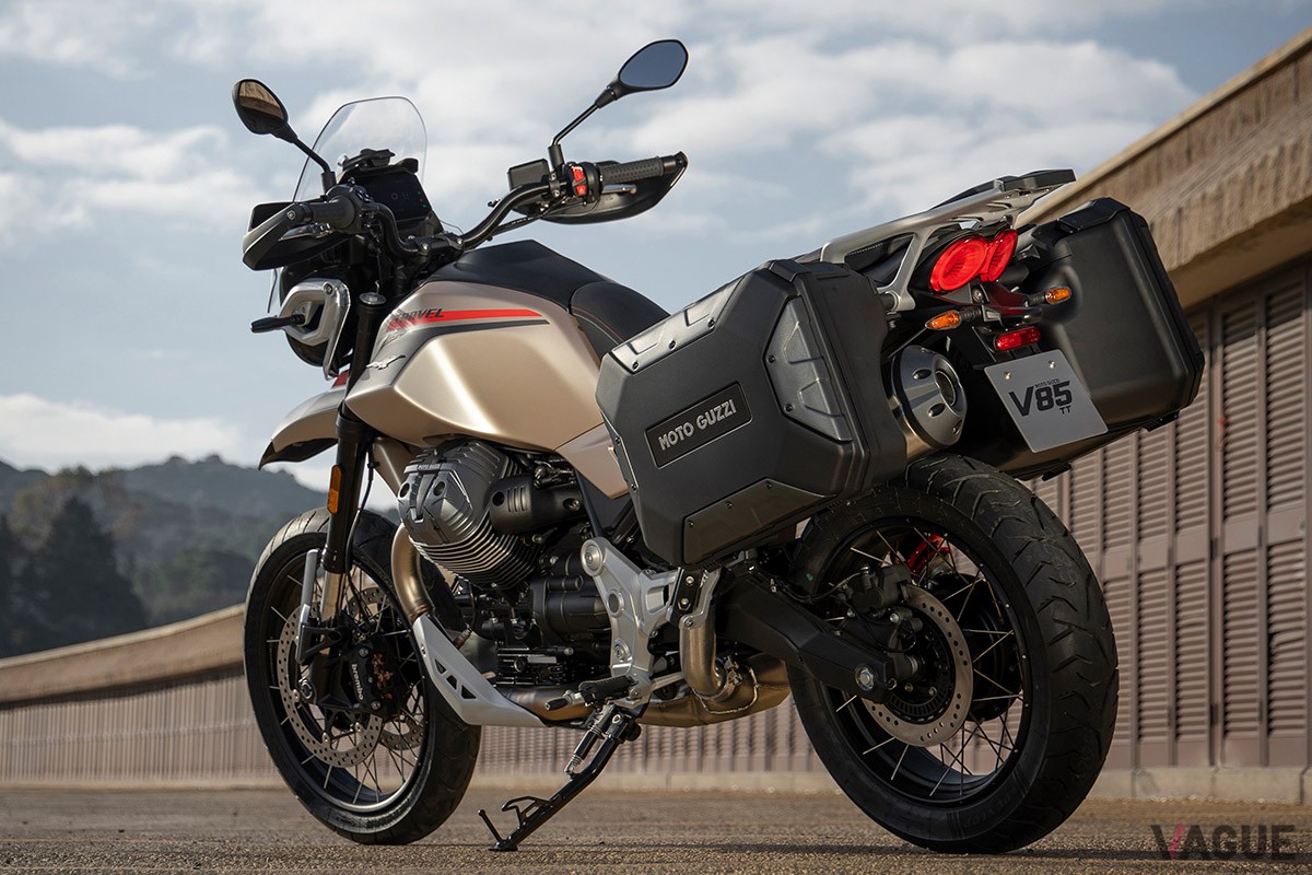 人気の「V85TT」をベースに、走行性能や快適性、ウインドプロテクション性能をさらに向上させたモト・グッツィの新モデル「V85TTトラベル」