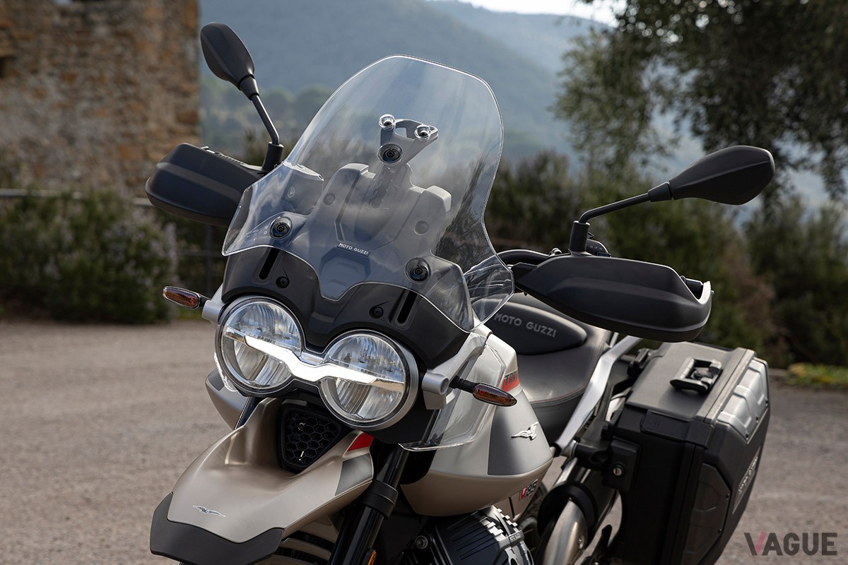 人気の「V85TT」をベースに、走行性能や快適性、ウインドプロテクション性能をさらに向上させたモト・グッツィの新モデル「V85TTトラベル」