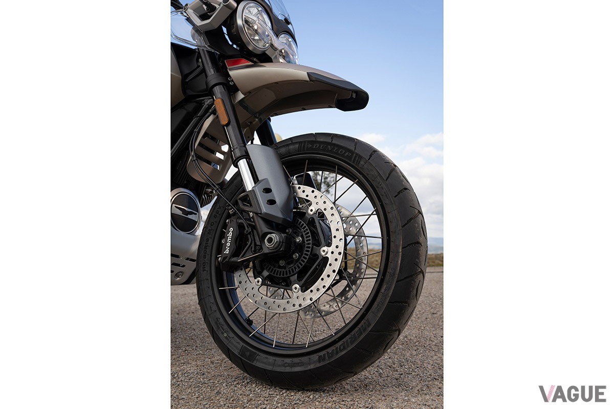 人気の「V85TT」をベースに、走行性能や快適性、ウインドプロテクション性能をさらに向上させたモト・グッツィの新モデル「V85TTトラベル」