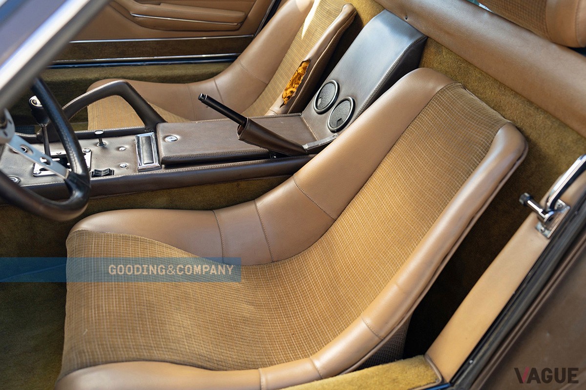 助手席の左側ランバーサポートが破れているものの、内装の程度は良好（C）Gooding＆Company