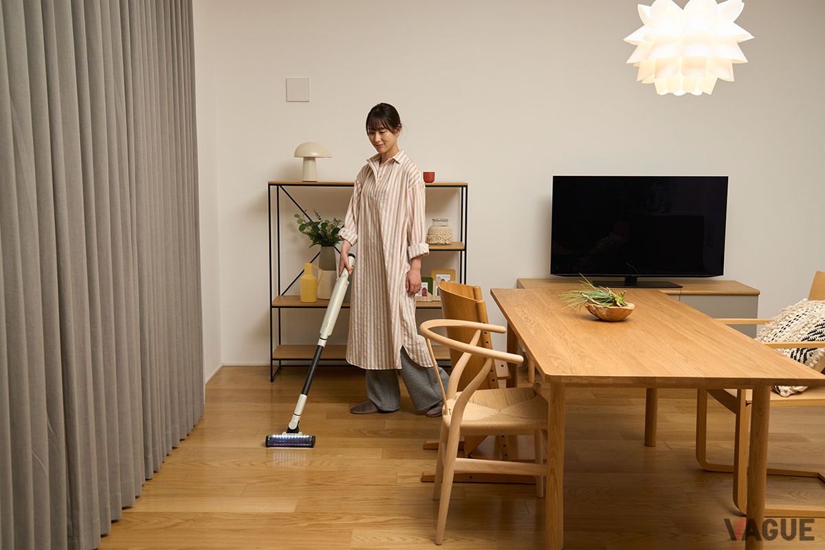 あらゆる床に密着できる独自開発のヘッド“ハイブリッドパワー クリーン”。大きなごみや砂利、細かなチリや髪の毛までしっかり取り除く