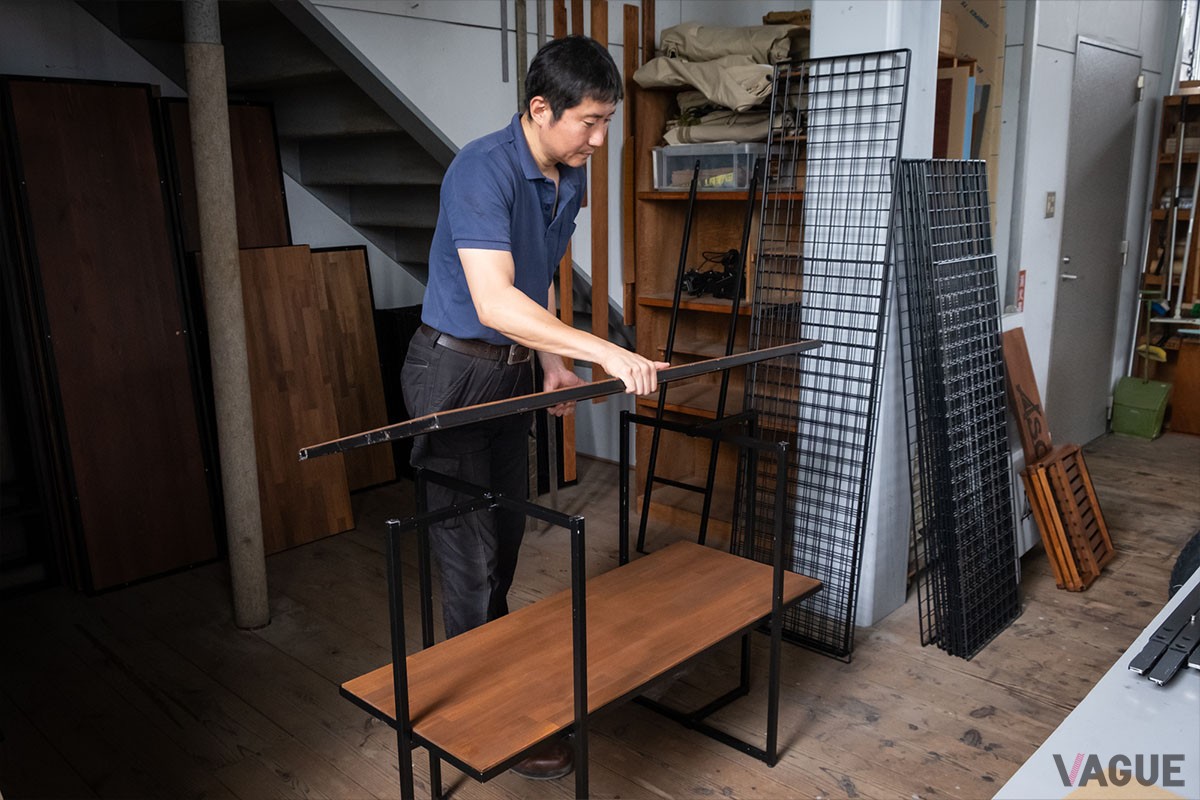 イベントや展示会で使用する什器ももちろんASOBU製。今後は鉄工と木工を融合させたアウトドアファニチャーもプロデュースするとのこと