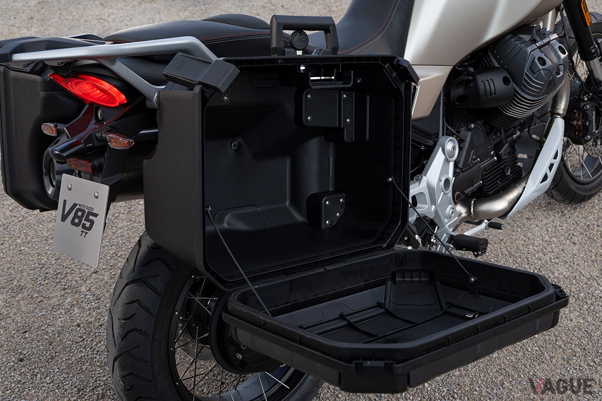 人気の「V85TT」をベースに、走行性能や快適性、ウインドプロテクション性能をさらに向上させたモト・グッツィの新モデル「V85TTトラベル」