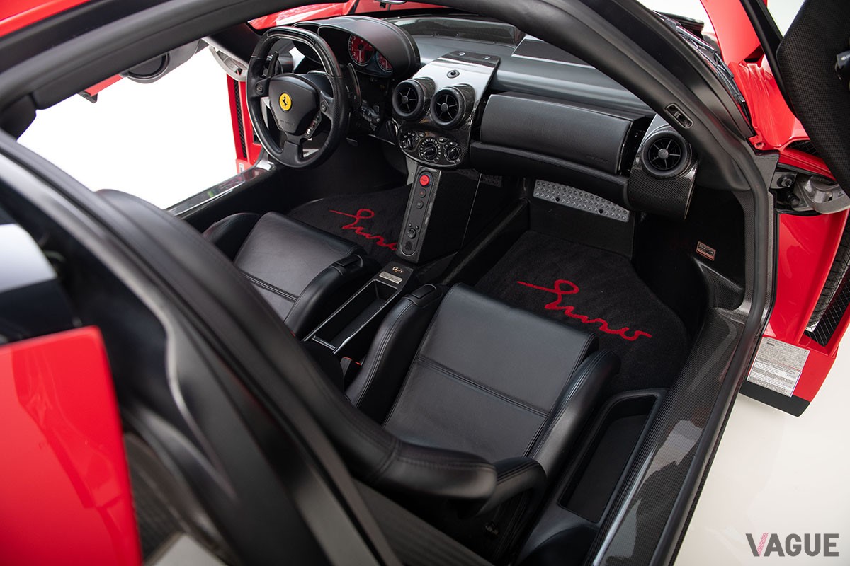 オークションに登場した2003年式フェラーリ「エンツォ（Enzo）」Darin Schnabel ©2024 Courtesy of RM Sotheby's