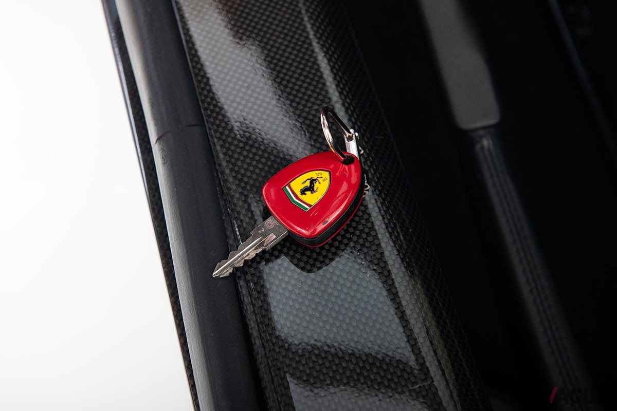 オークションに出品された2003年式フェラーリ「エンツォ・フェラーリ」Darin Schnabel(c)2025 Courtesy of RM Sotheby's