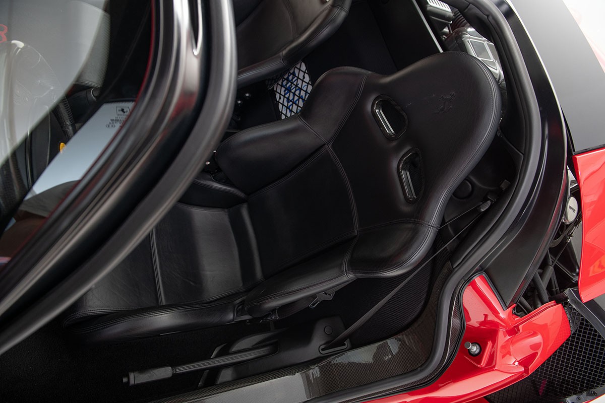 オークションに出品された2003年式フェラーリ「エンツォ・フェラーリ」Darin Schnabel(c)2025 Courtesy of RM Sotheby's