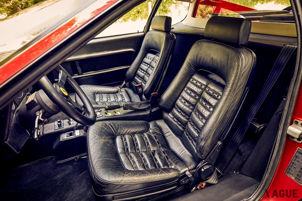 海外オークションに登場した1978年式フェラーリ「512BB」のインテリア  Michael Compensis ©2024 Courtesy of RM Sotheby's
