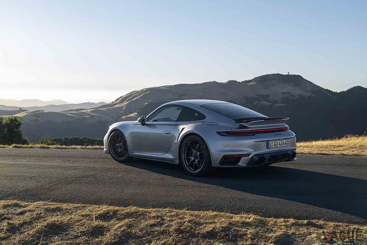 予約受注が開始された世界限定1974台の限定車、ポルシェ「911ターボ50イヤーズ」