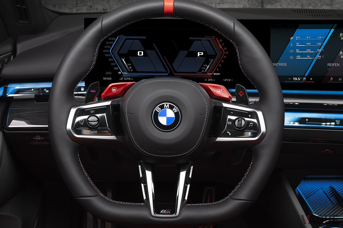 世界初公開されたBMW新型「M5ツーリング」のインテリア
