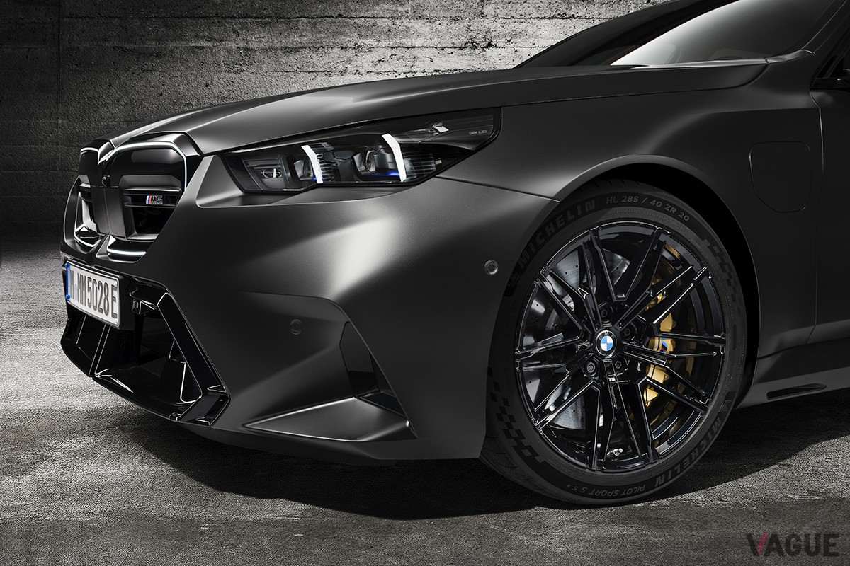 世界初公開されたBMW新型「M5ツーリング」